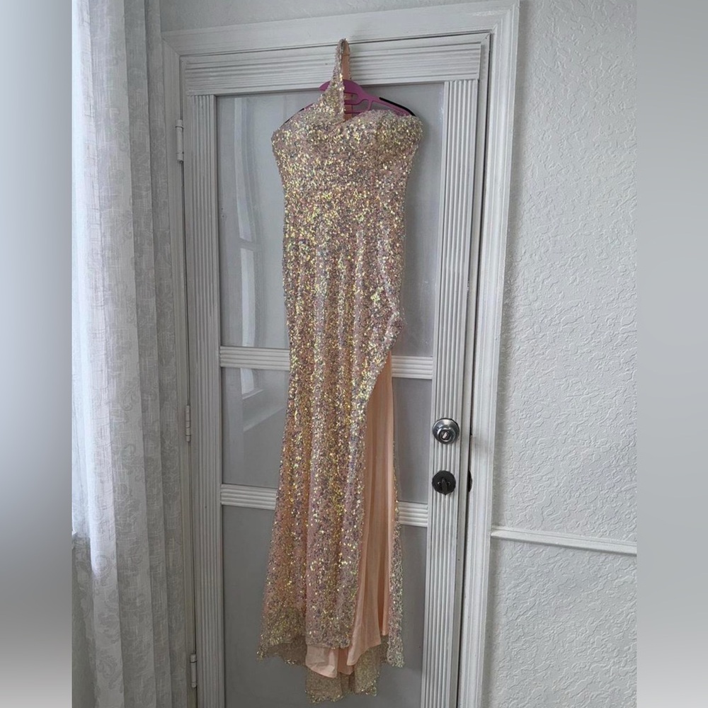 One shoulder sequin prom dress in pink blush and gold color (only worn once) - Picture 2 of 7